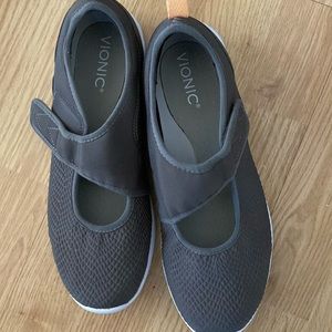 New  Women’s Bionic  moccasins US 9